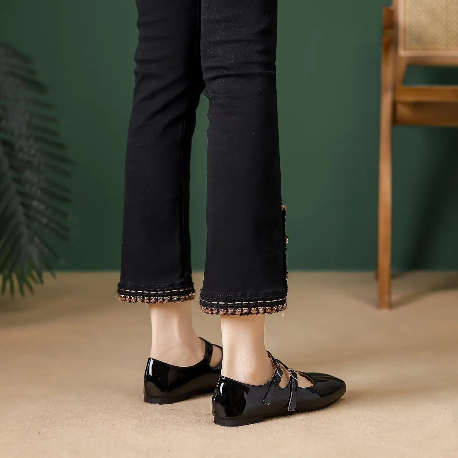 LUXINYU Mary Jane Flats for Women Dressy Retro Square Toe Ankle Strap Ballet Flats Comfortable Patent Leather Shoes