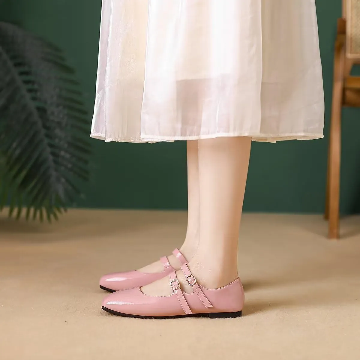 LUXINYU Mary Jane Flats for Women Dressy Retro Square Toe Ankle Strap Ballet Flats Comfortable Patent Leather Shoes