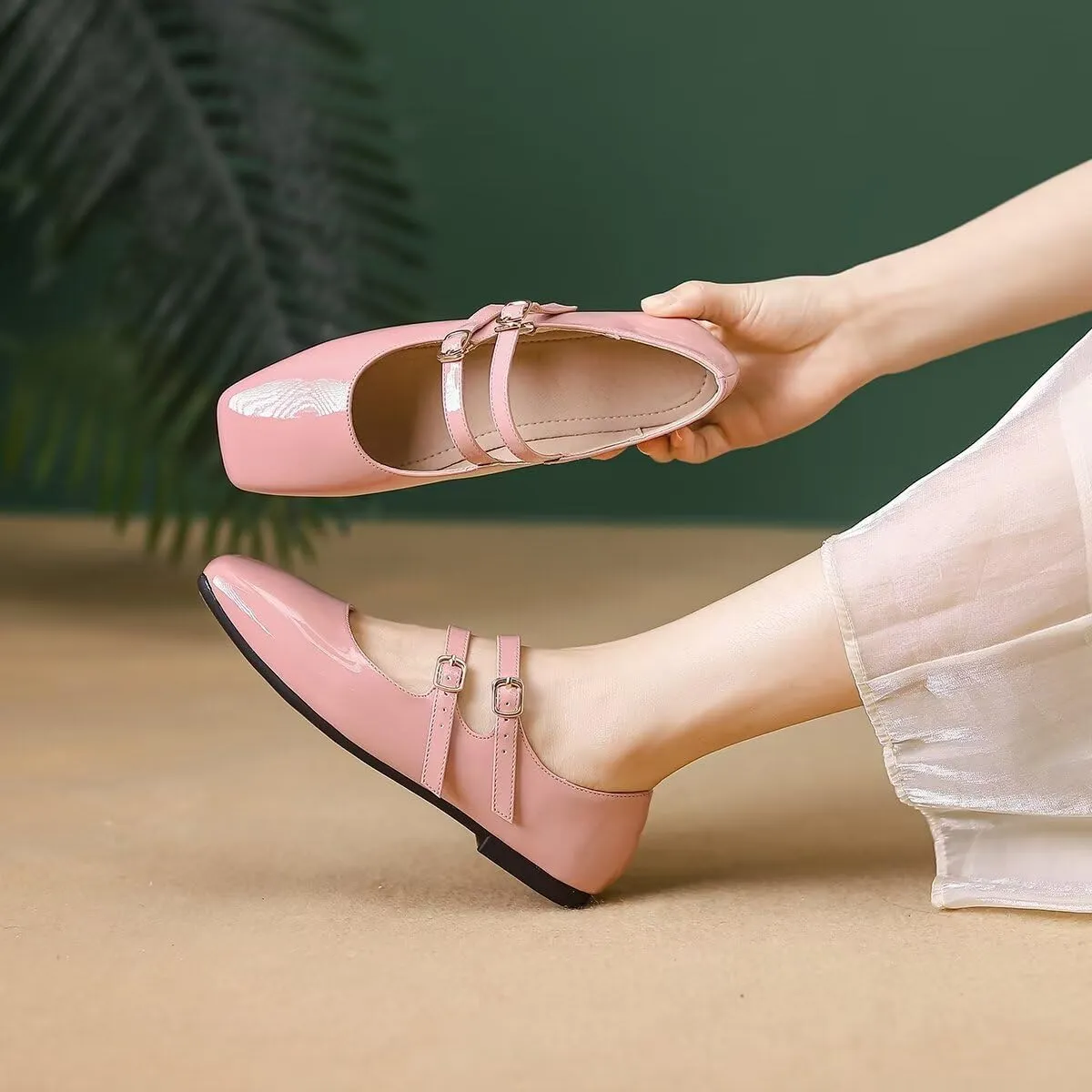LUXINYU Mary Jane Flats for Women Dressy Retro Square Toe Ankle Strap Ballet Flats Comfortable Patent Leather Shoes