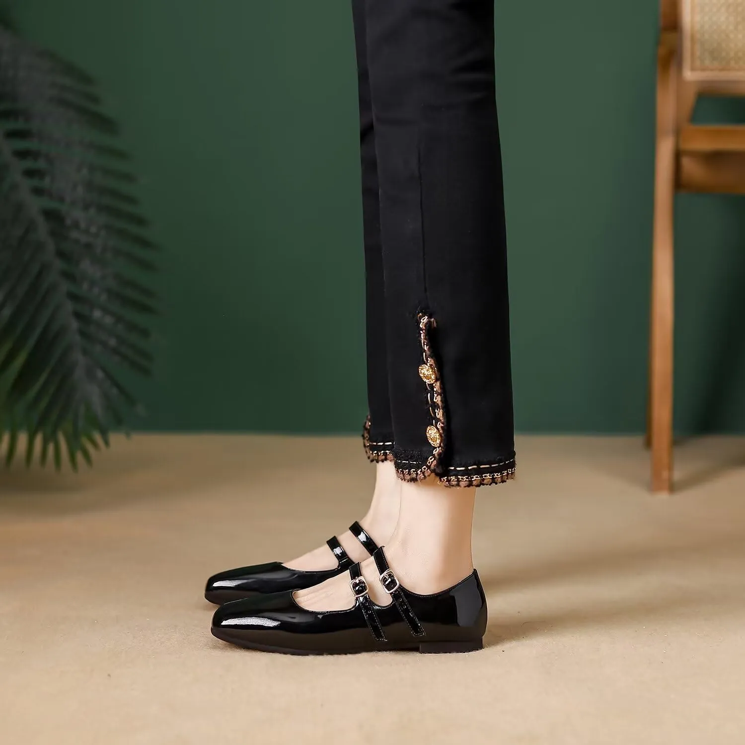 LUXINYU Mary Jane Flats for Women Dressy Retro Square Toe Ankle Strap Ballet Flats Comfortable Patent Leather Shoes