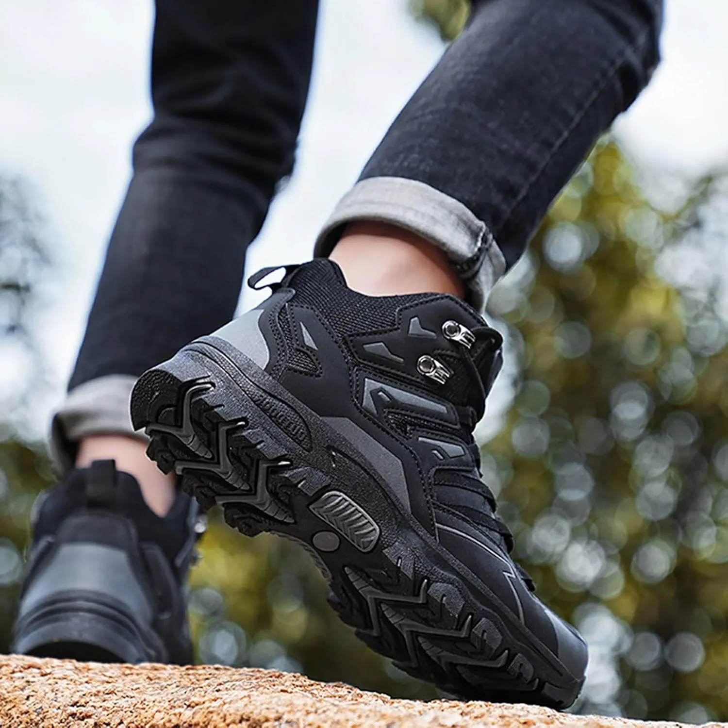 Men Autumn and Winter Hiking Shoes High Top Climbing Hiking Outdoor Shoes Casual Sports Shoes Foam Shoes