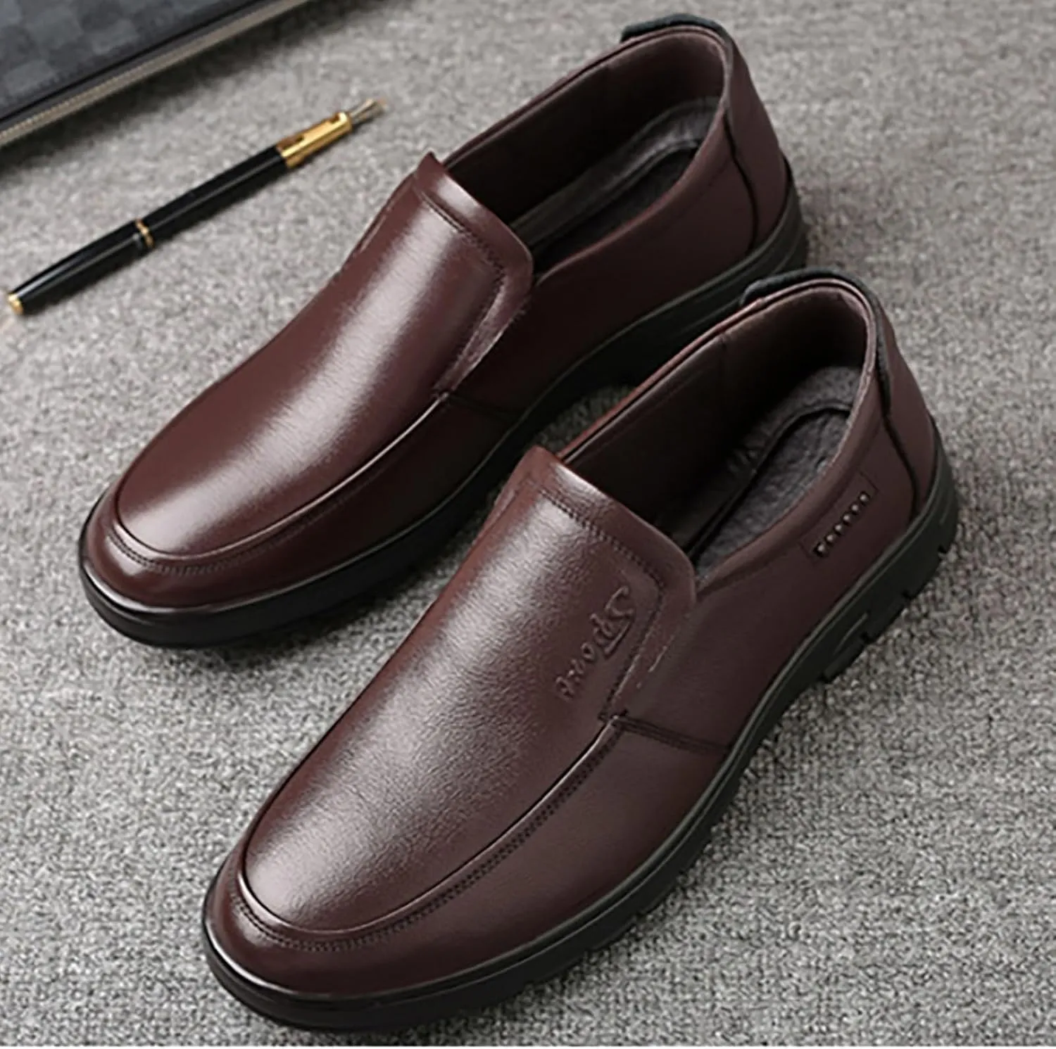 Patent Leather Shoes Men Casual Shoes Cow Leather Soft Men Business Flats Loafers Men Breathable Light Driving Shoes Slip On