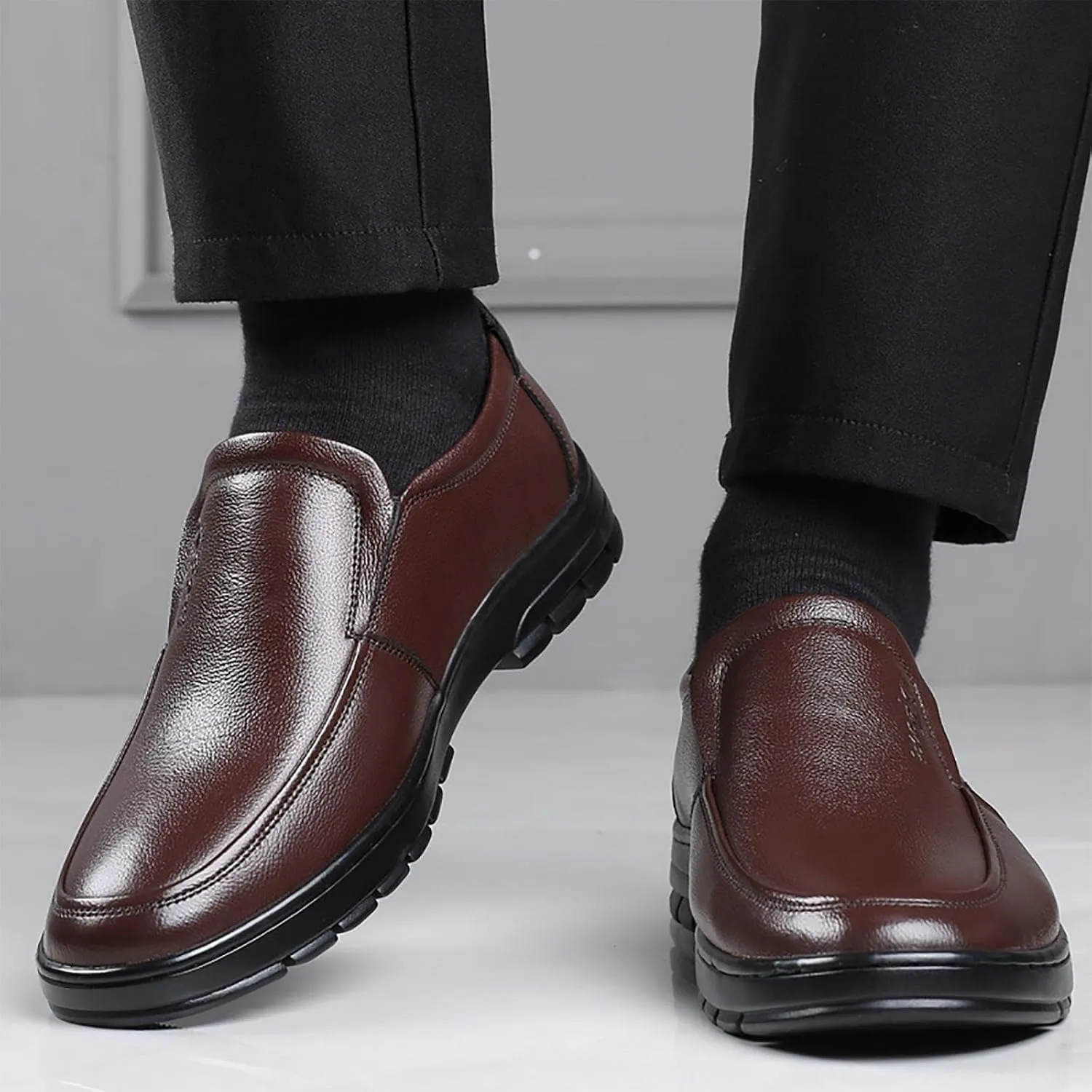 Patent Leather Shoes Men Casual Shoes Cow Leather Soft Men Business Flats Loafers Men Breathable Light Driving Shoes Slip On