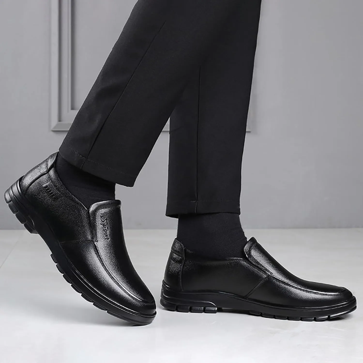 Patent Leather Shoes Men Casual Shoes Cow Leather Soft Men Business Flats Loafers Men Breathable Light Driving Shoes Slip On