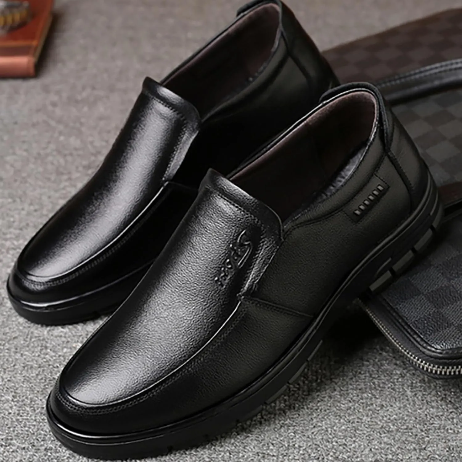 Patent Leather Shoes Men Casual Shoes Cow Leather Soft Men Business Flats Loafers Men Breathable Light Driving Shoes Slip On
