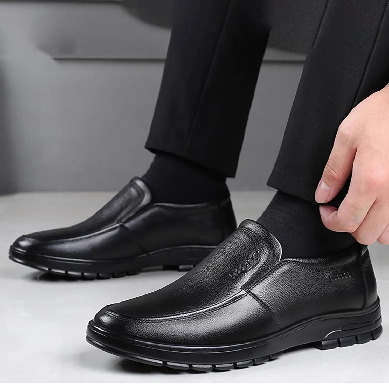 Patent Leather Shoes Men Casual Shoes Cow Leather Soft Men Business Flats Loafers Men Breathable Light Driving Shoes Slip On