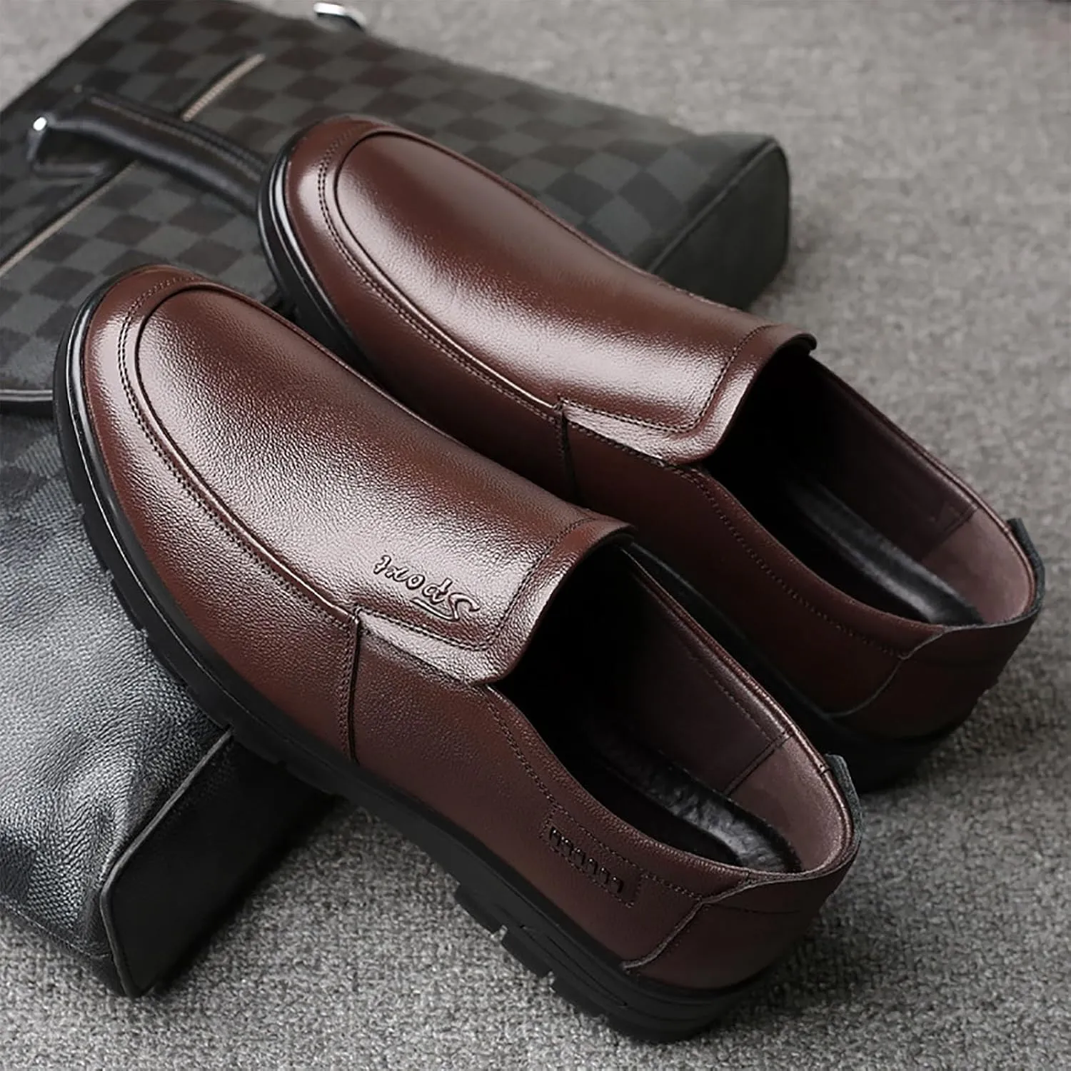 Patent Leather Shoes Men Casual Shoes Cow Leather Soft Men Business Flats Loafers Men Breathable Light Driving Shoes Slip On