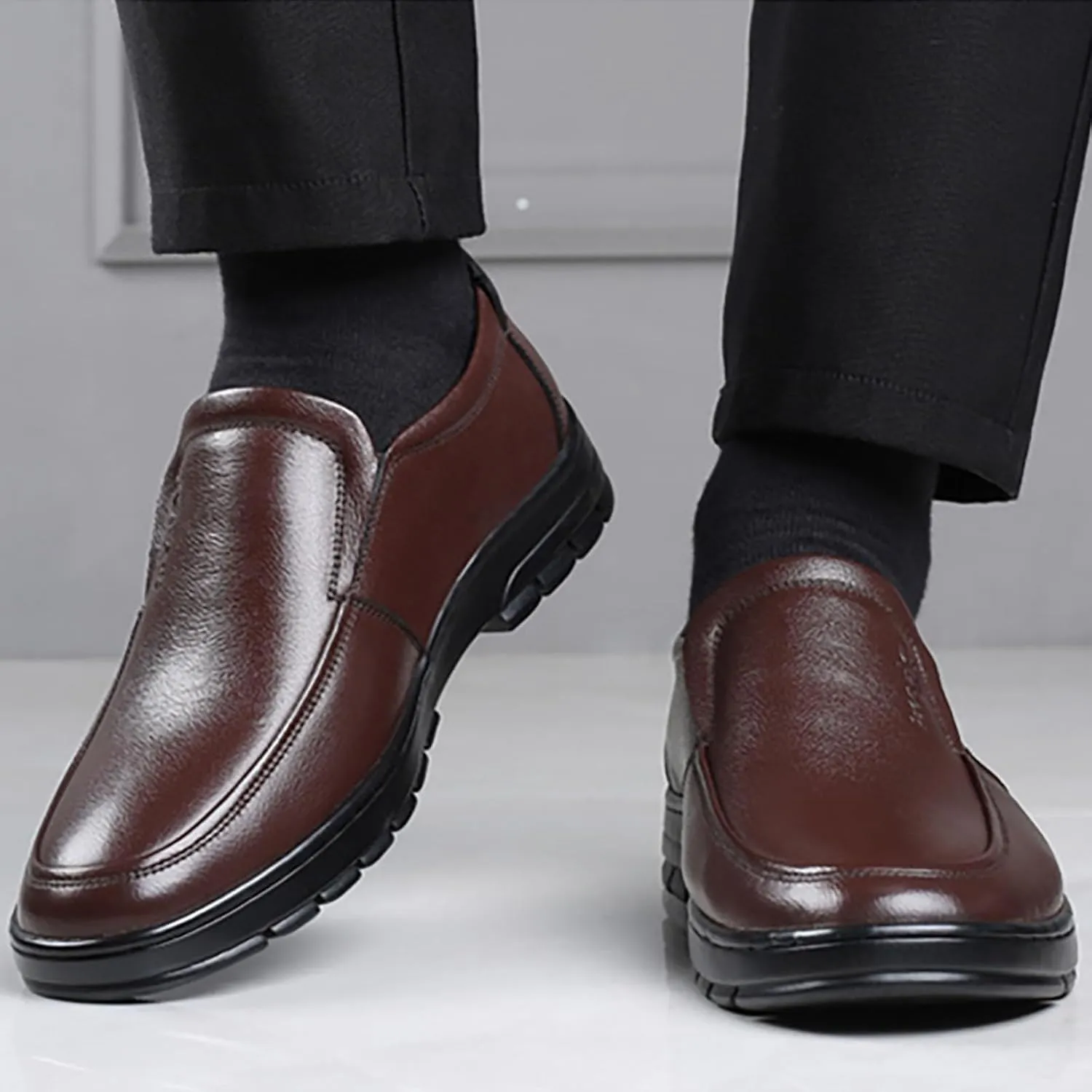 Patent Leather Shoes Men Casual Shoes Cow Leather Soft Men Business Flats Loafers Men Breathable Light Driving Shoes Slip On