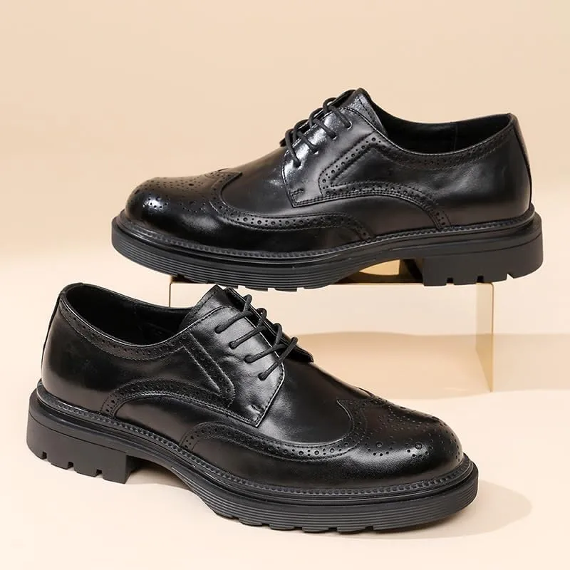 Refined Men's Wingtip Oxford Shoes with Brogue Detailing and Leather Outsole for Formal Occasions
