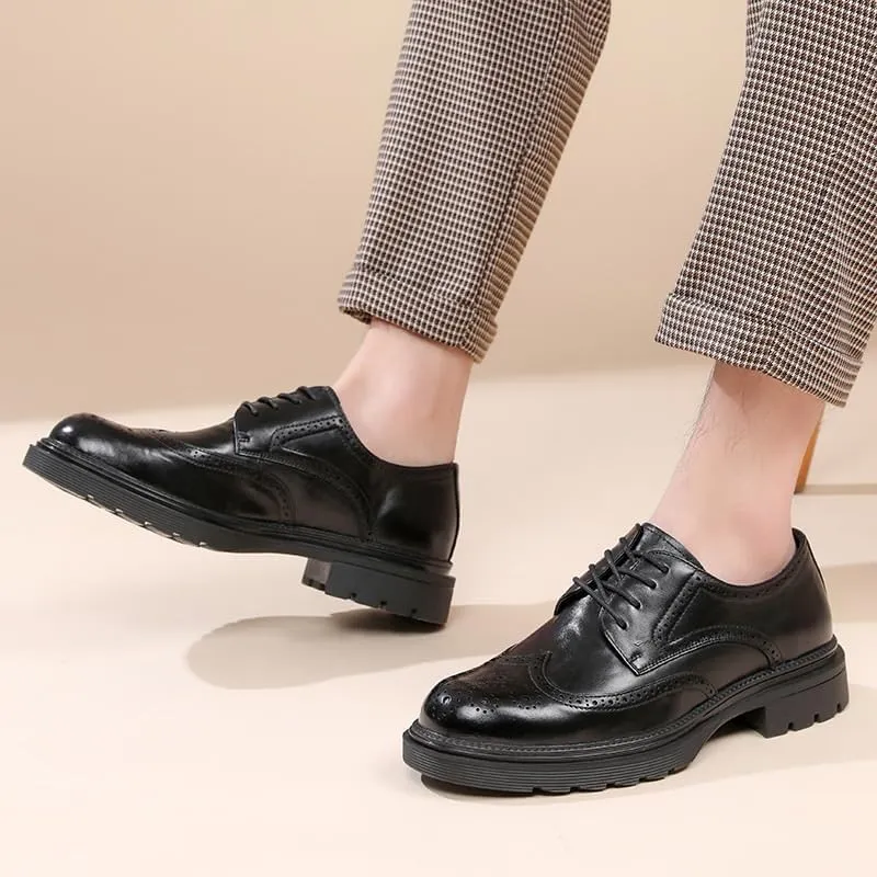 Refined Men's Wingtip Oxford Shoes with Brogue Detailing and Leather Outsole for Formal Occasions