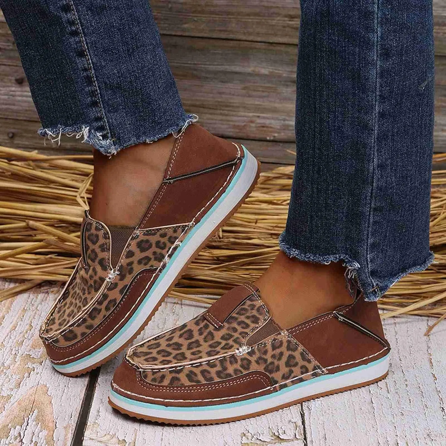 ZBYY Women's Canvas Slip on Loafer Fashion Casual Classic Comfort Leopard Print Walking Low Top Canvas Sneakers