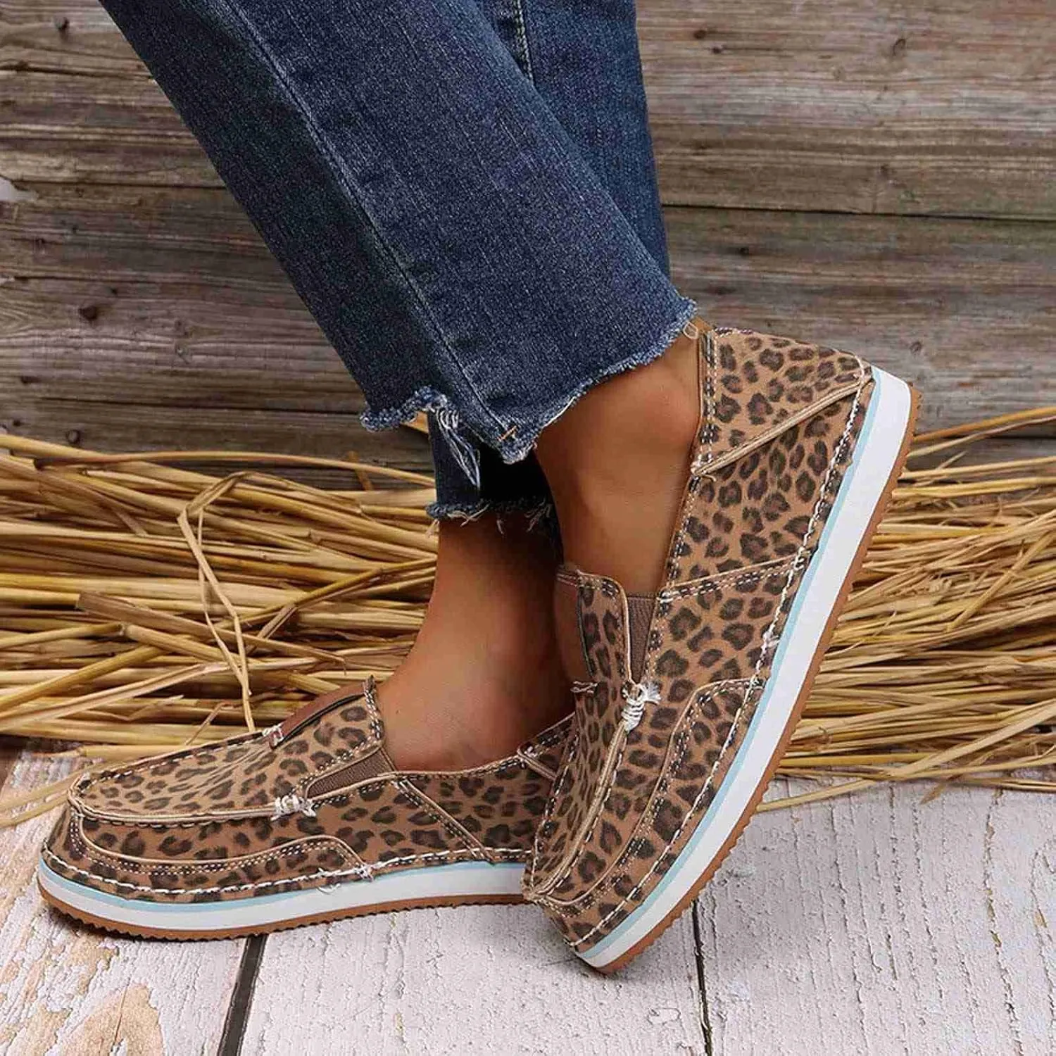 ZBYY Women's Canvas Slip on Loafer Fashion Casual Classic Comfort Leopard Print Walking Low Top Canvas Sneakers